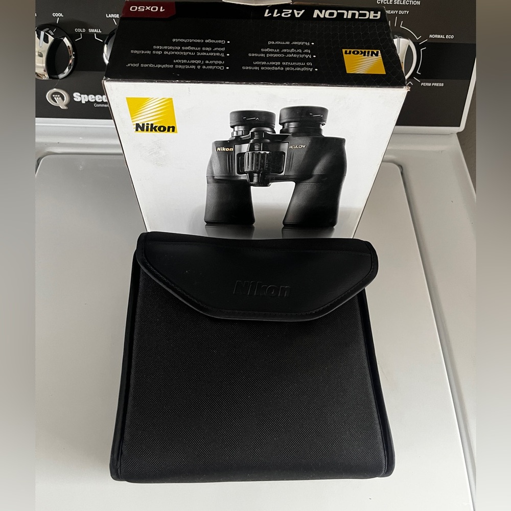 Nikon Aculon A211 10x50 Binoculars - Picture 2 of 7